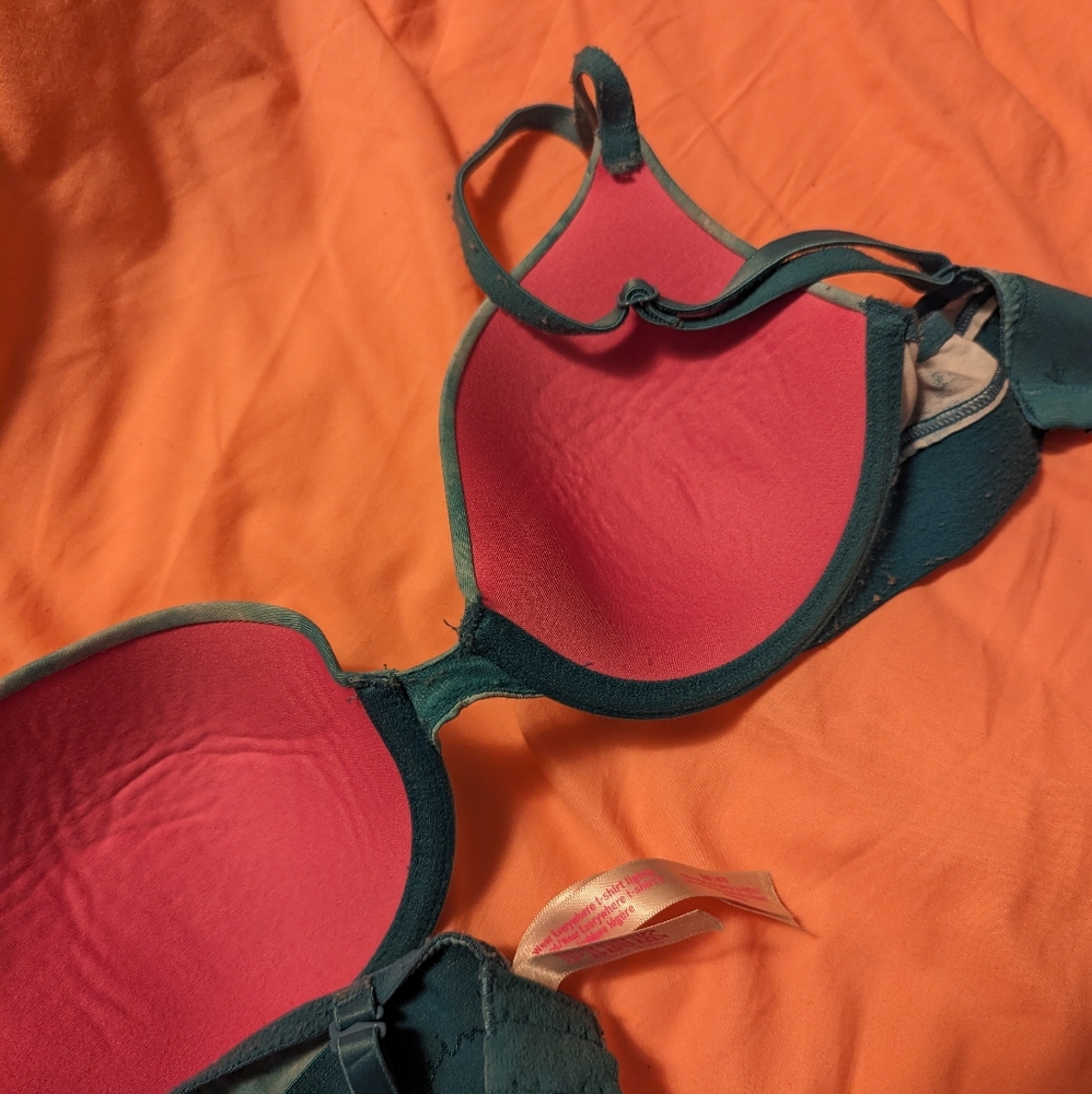 32b Victoria secret pink bra - Picture 2 of 3